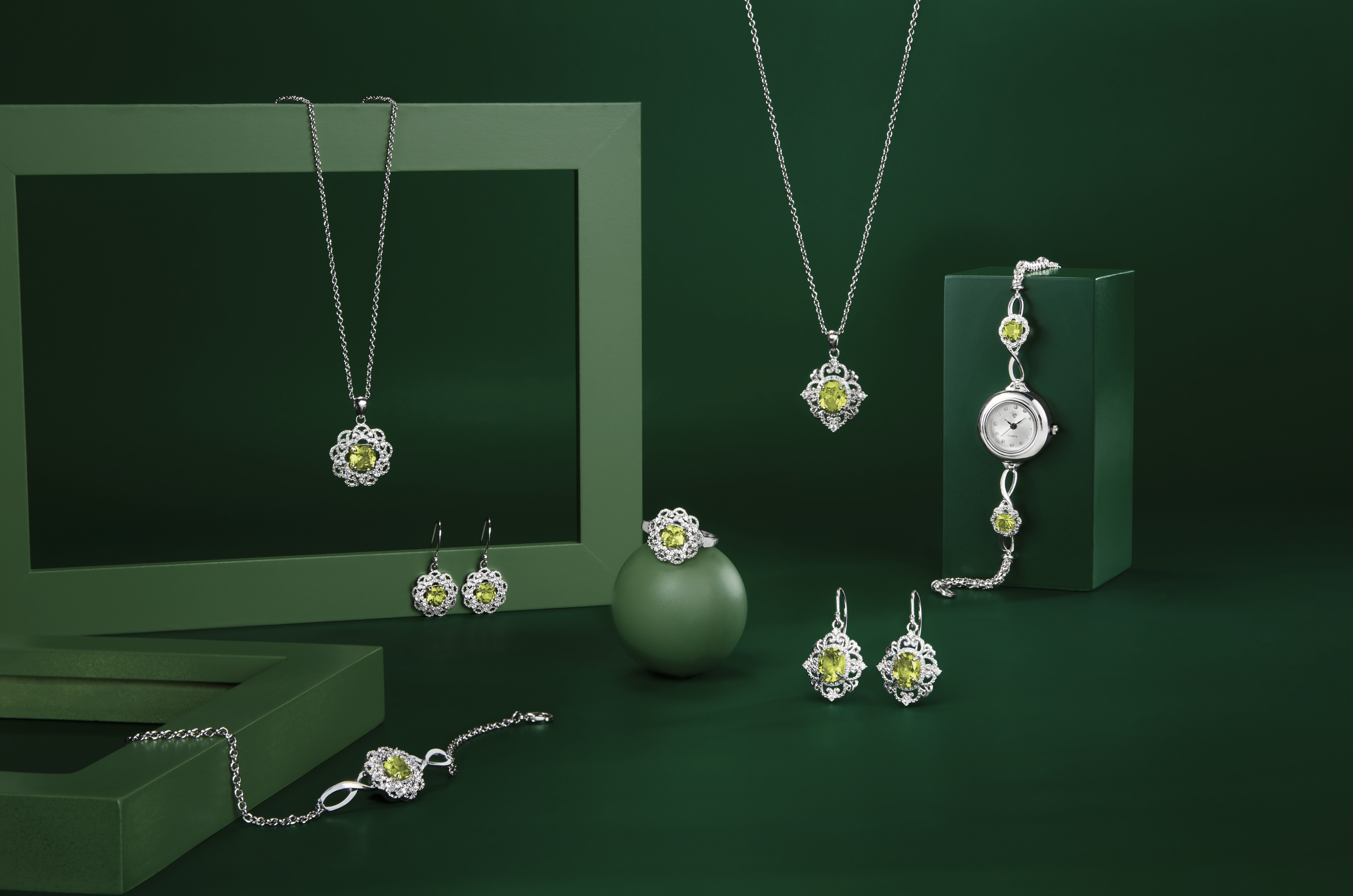 Emeralds in green — minimalist set